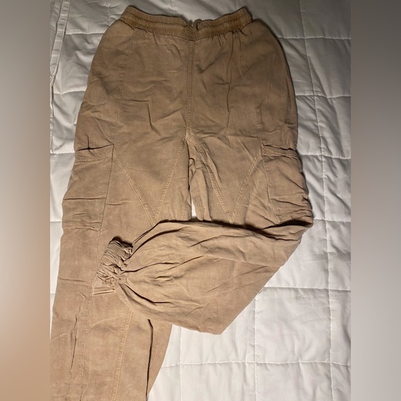 Urban outfitters soft tan cargo sweat pants/joggers | size small - Picture 3 of 4